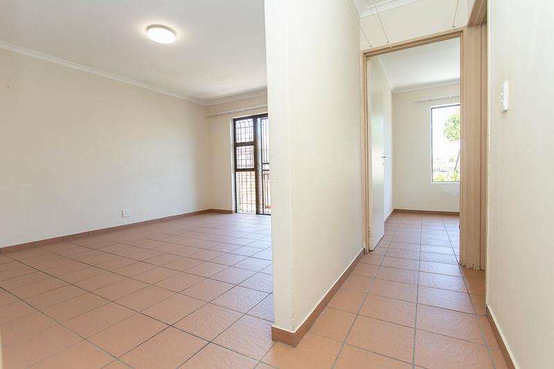 2 Bedroom Property for Sale in Oakglen Western Cape